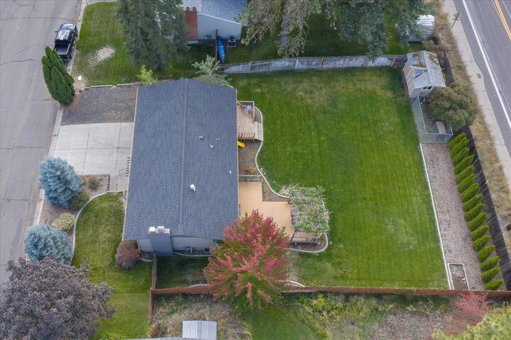 Property Photo:  11629 N Madison St  WA 99218 