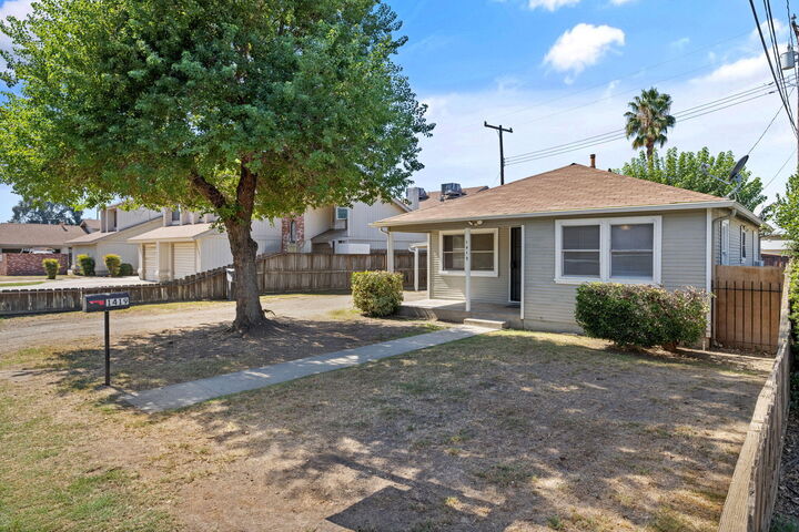 Property Photo:  1419 S Crowe Street  CA 93277 