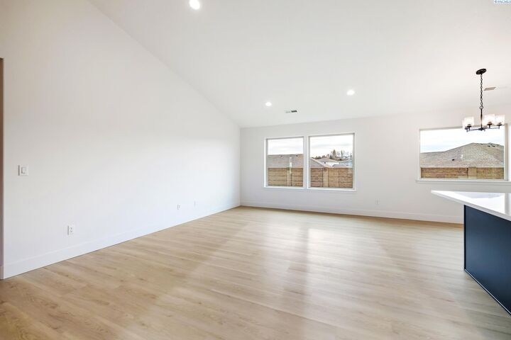 Property Photo: 6659 W 30th Pl WA 99338