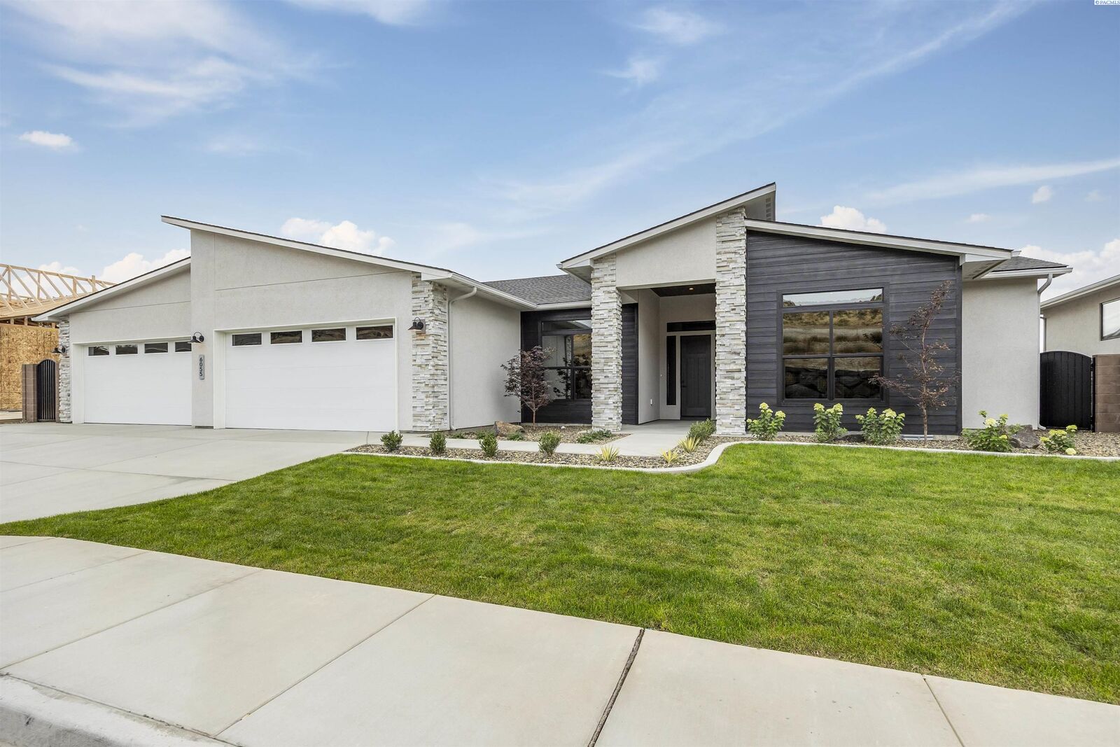Property Photo: 6055 28th Place WA 99338