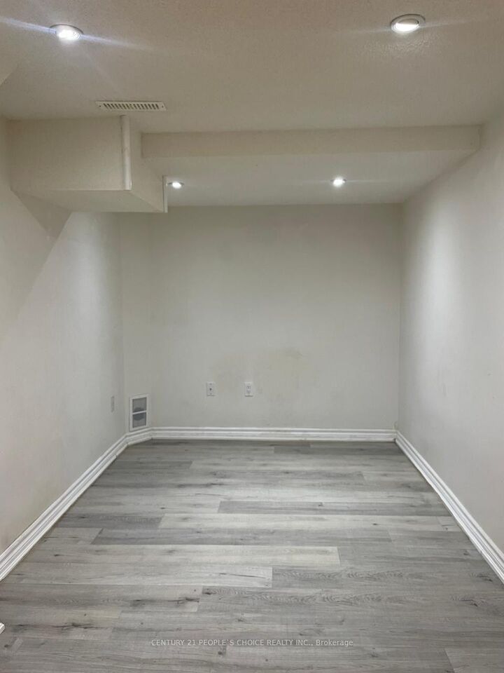 Photo de la propriété: 6993 Amour Terrace Bsmnt ON L5W 1G5