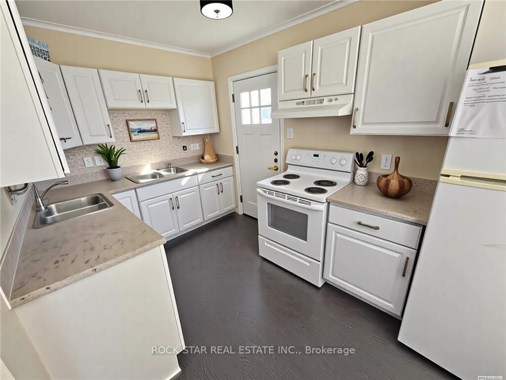 Property Photo: 77 Blackfriars Street ON N6H 1K8