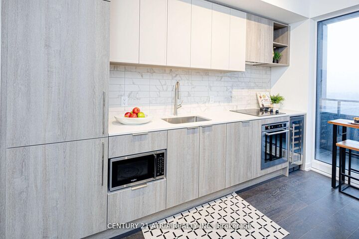 Property Photo: 2020 Bathurst Street 1810 ON M5P 0A6