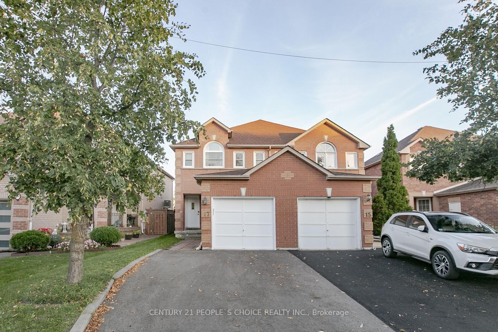 Property Photo:  17 Caruso Drive  ON L6Y 5B1 