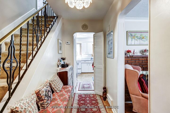 Property Photo:  19 Royaleigh Avenue  ON M9P 2J4 