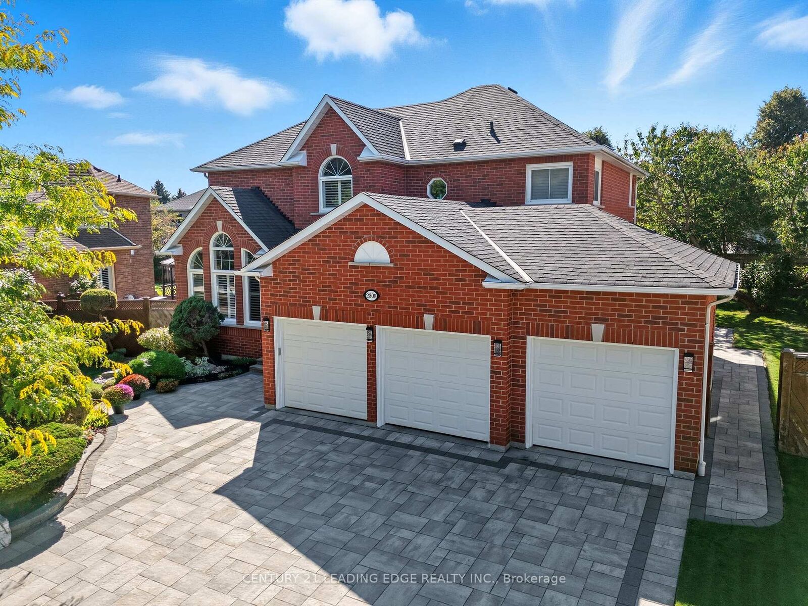 Photo de la propriété:  2308 Abbott Crescent  ON L1X 2T5 