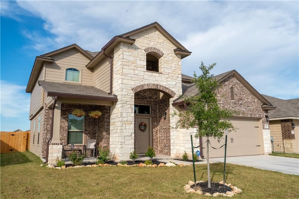 Property Photo: 211 Reagor Drive TX 76574