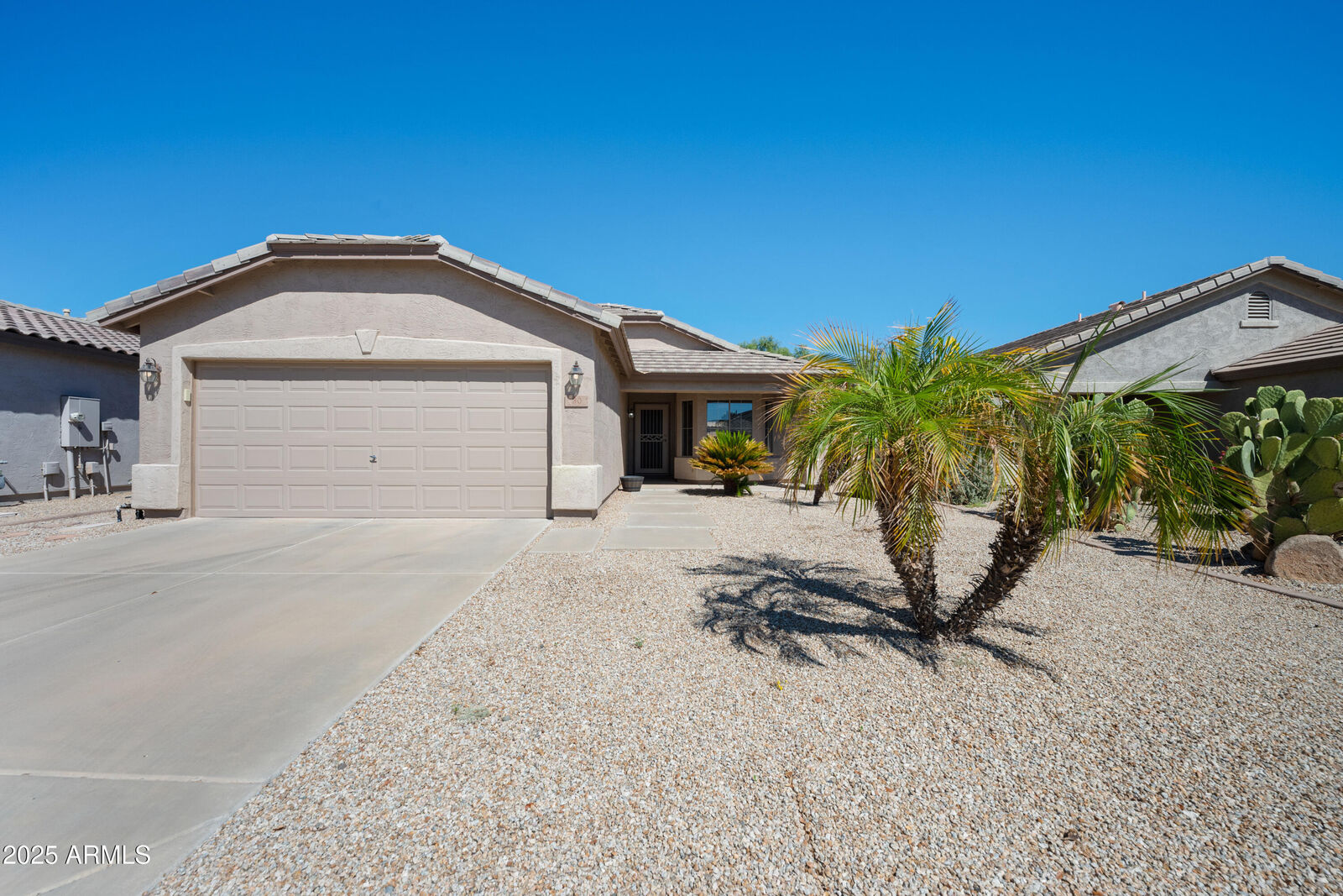 Property Photo: 30 E Zinnia Place AZ 85143