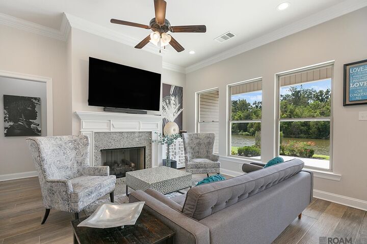 Property Photo: 6308 Lake Edge Dr LA 70820