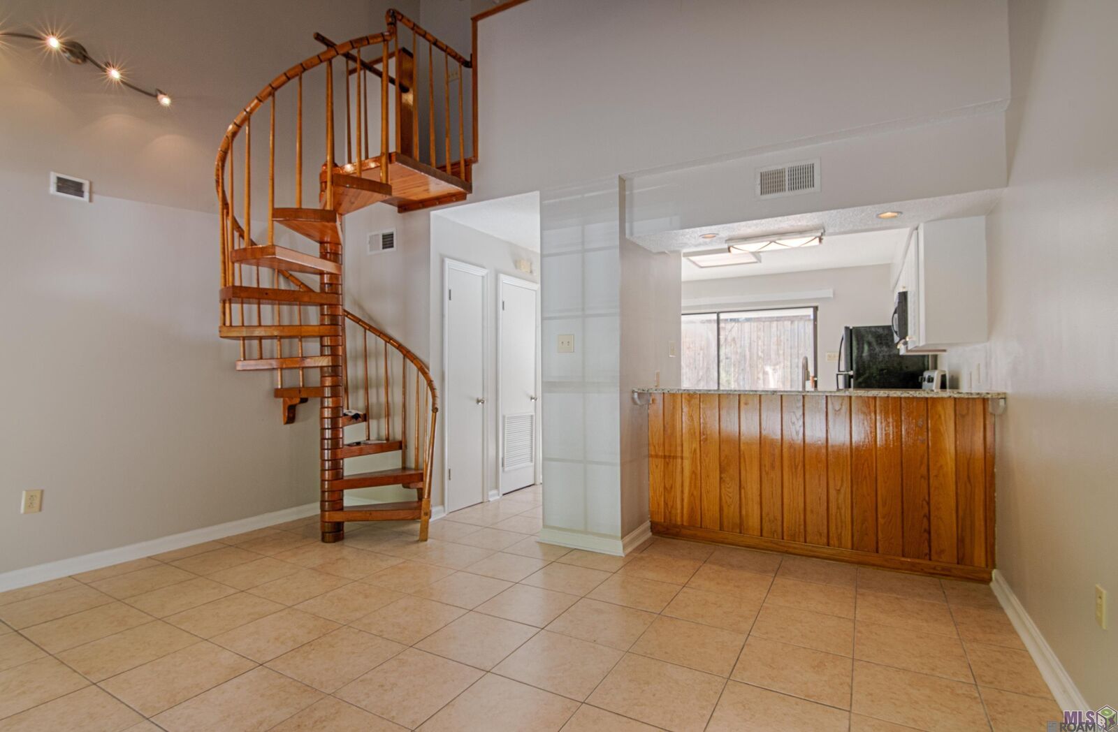 Property Photo: 10514 N Oak Hills Pkwy #B LA 70810