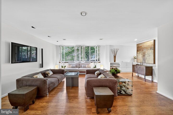 Property Photo: 4100 Cathedral Avenue NW 615 DC 20016