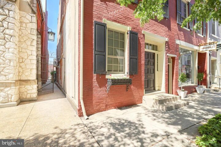 Property Photo: 41 W Philadelphia Street PA 17401