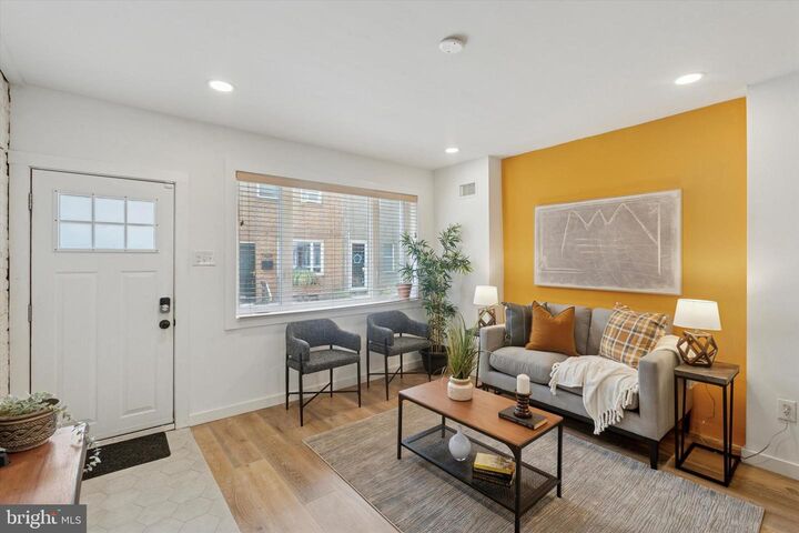 Property Photo:  1643 S Iseminger Street  PA 19148 