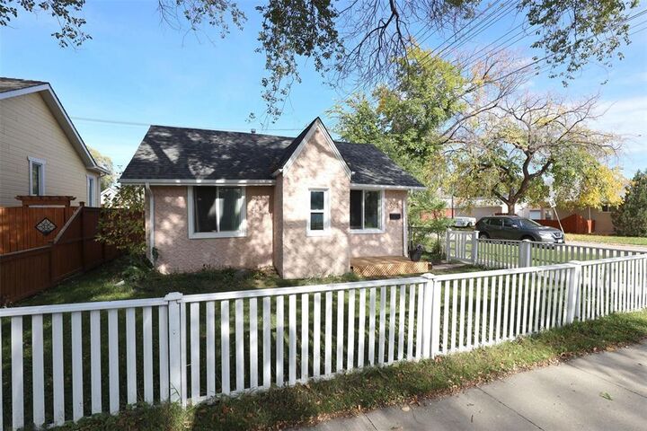 Property Photo:  361 Belmont Avenue  MB R2V 0Y9 