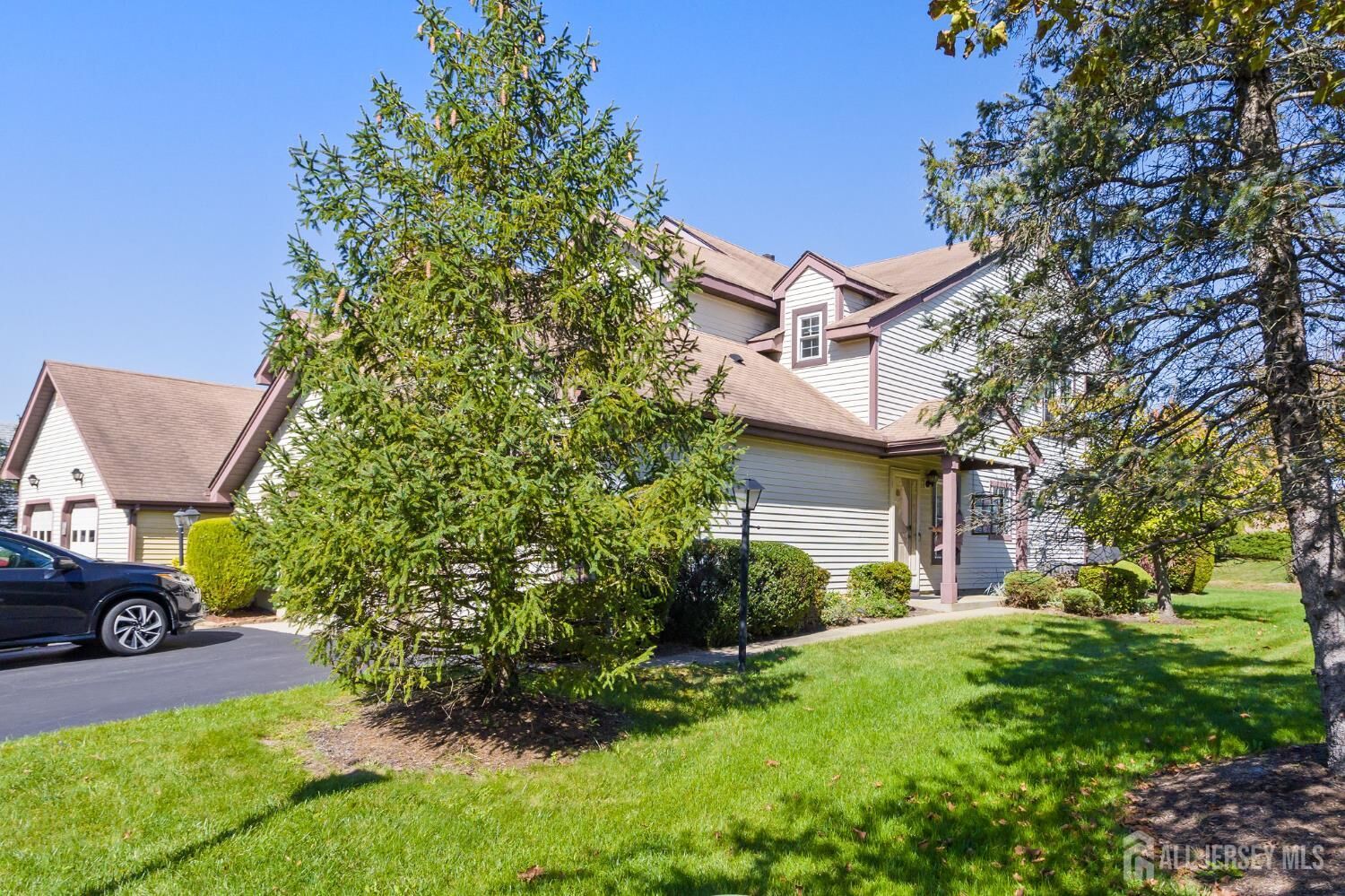 Property Photo:  35 Edinburgh Drive  NJ 08831 