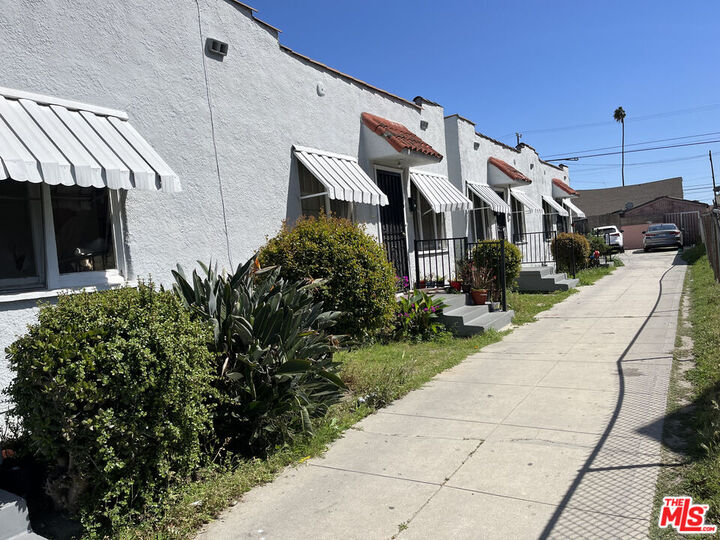 Property Photo: 214 W 57th St CA 90037