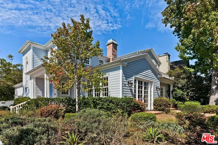 Property Photo:  701 El Medio Ave  CA 90272 