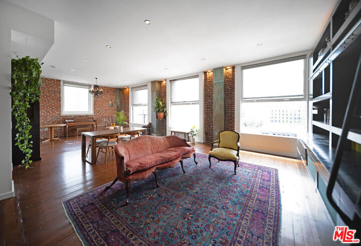 Property Photo: 257 S Spring St CA 90012