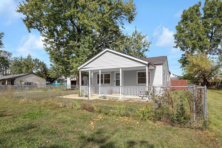 Property Photo: 868 Lawndale Avenue OH 43207