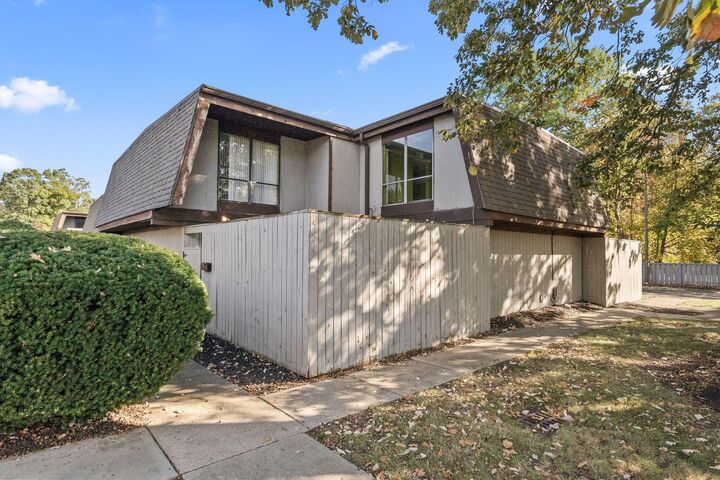 Property Photo:  5475 Worthington Forest Pl Place  OH 43229 