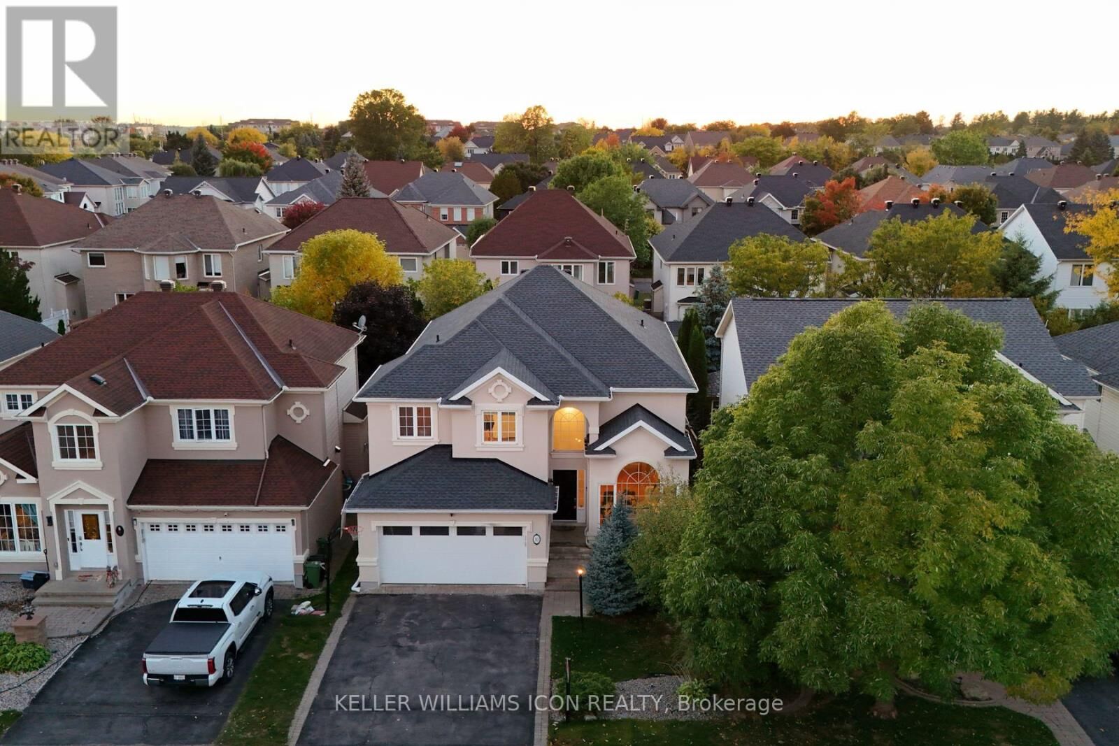 Property Photo:  10 Pondhollow Way  ON K2J 4Y4 