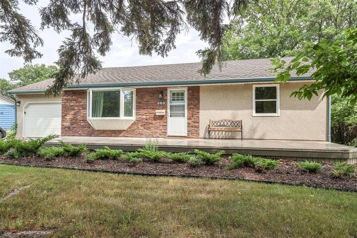 565 Buckingham Road  Winnipeg MB R3R 1B9 photo