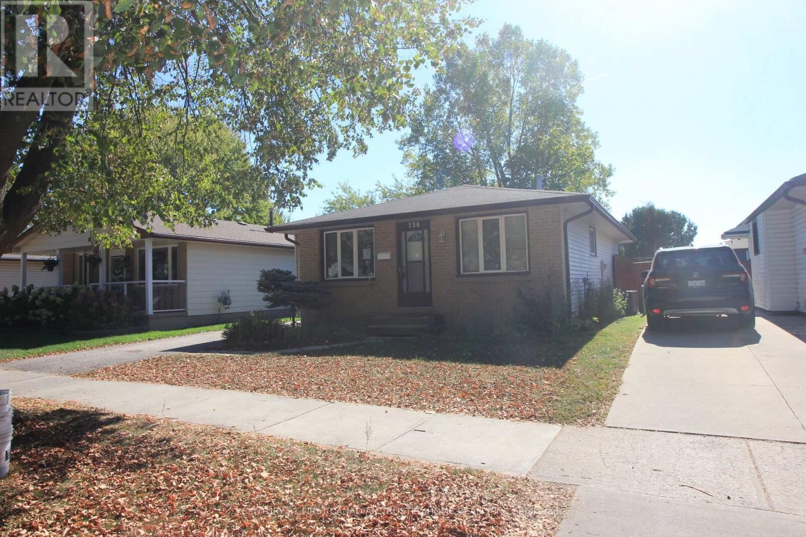 Property Photo:  136 Lacey Crescent  ON N6E 2E7 