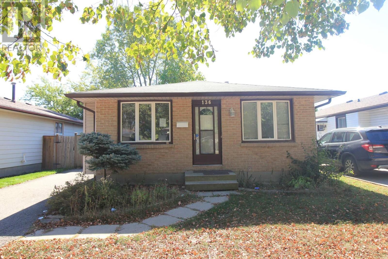 Property Photo: 136 Lacey Crescent ON N6E 2E7