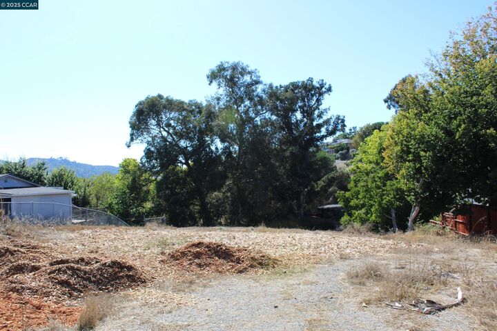 Property Photo:  535 Rincon Rd  CA 94803 