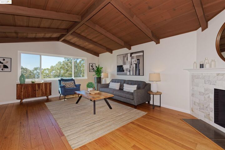 Property Photo:  2093 Braemar Rd  CA 94602 
