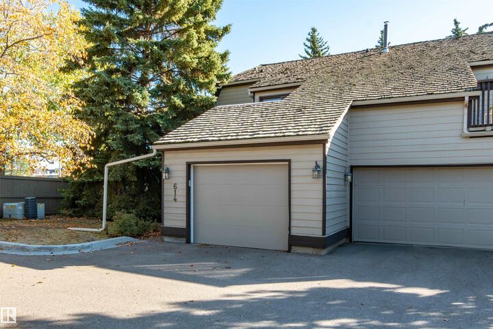 Property Photo:  614 Woodbridge Way  AB T8A 4E4 