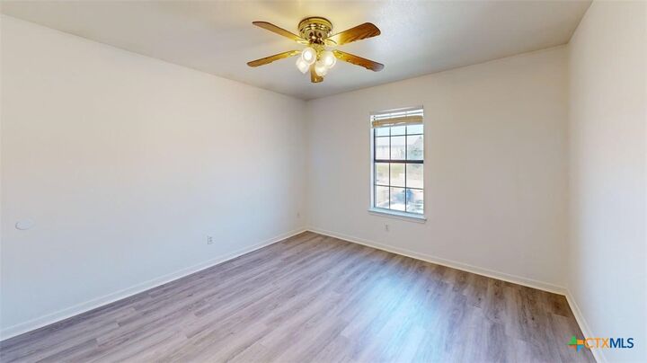 Property Photo: 204 W Truman Avenue D TX 76522