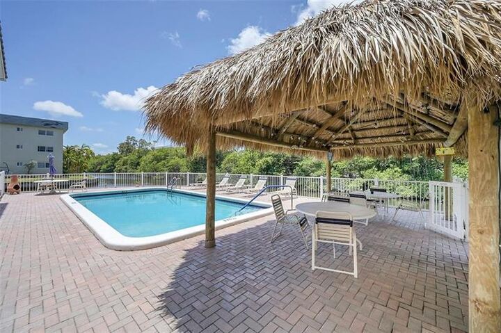 Property Photo: 1400 NE 55th St 208 FL 33334