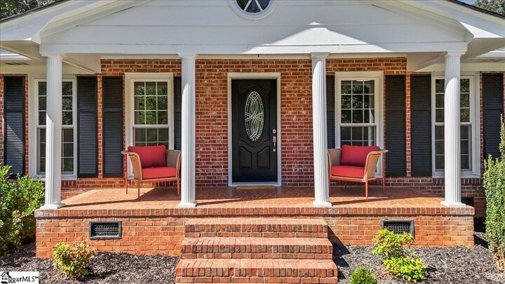 Property Photo:  208 Briarwood Drive  SC 29627 