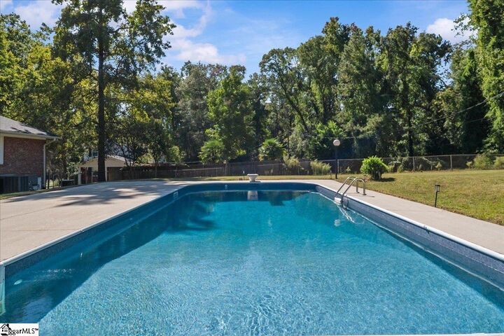 Property Photo:  208 Briarwood Drive  SC 29627 