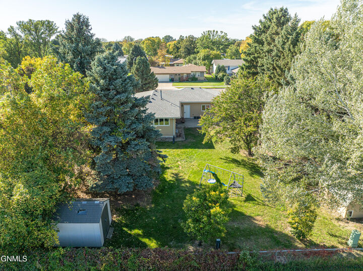 Property Photo:  1519 Richmond Drive  ND 58504 