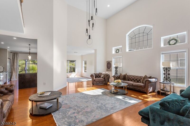 Property Photo:  24 Bluffs Ct  NJ 07419 