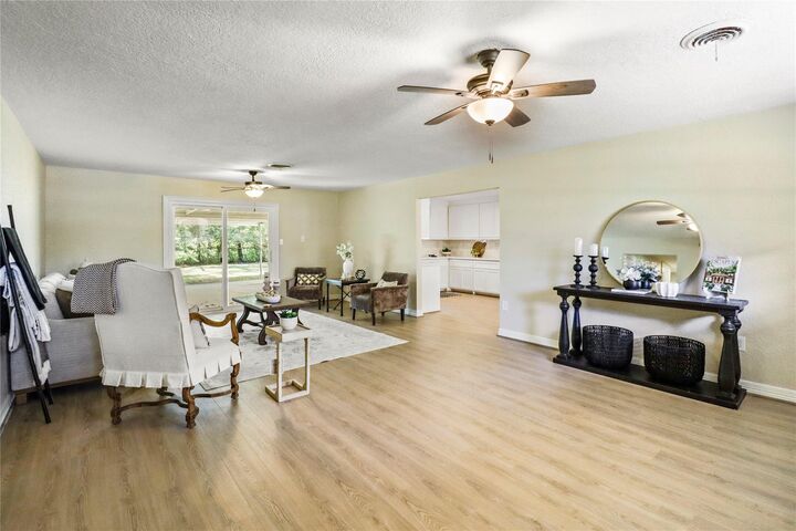 Property Photo: 307 Avenue G TX 77422