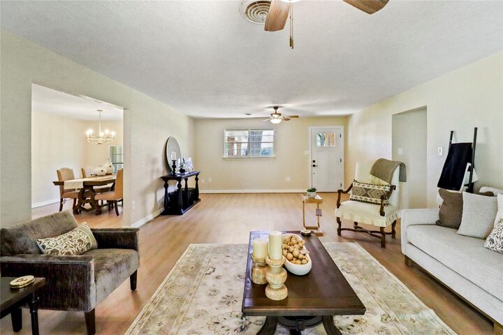 Property Photo:  307 Avenue G  TX 77422 