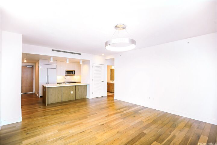 Property Photo: 629 Keeaumoku Street 3711 HI 96814