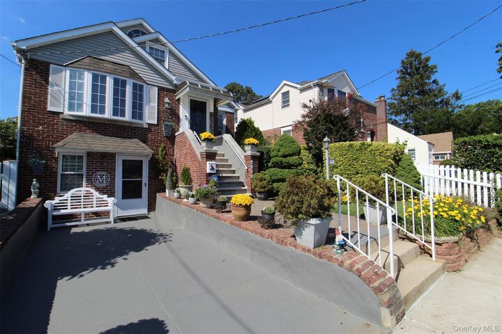 Property Photo:  3221 Giegerich Place  NY 10465 
