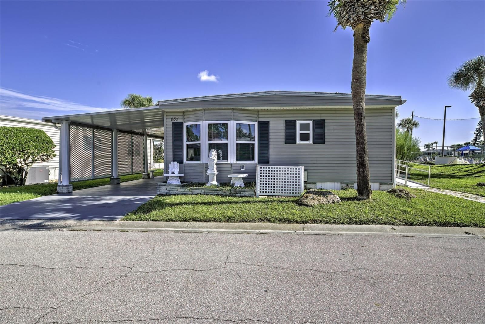 Property Photo: 2100 Kings Highway 885 FL 33980