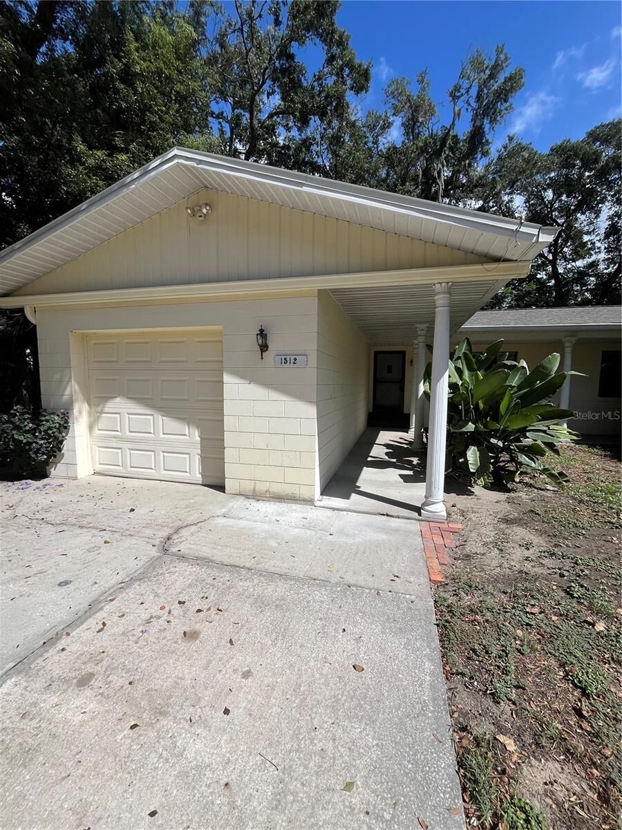 Property Photo: 1512 E 1st Avenue FL 32757