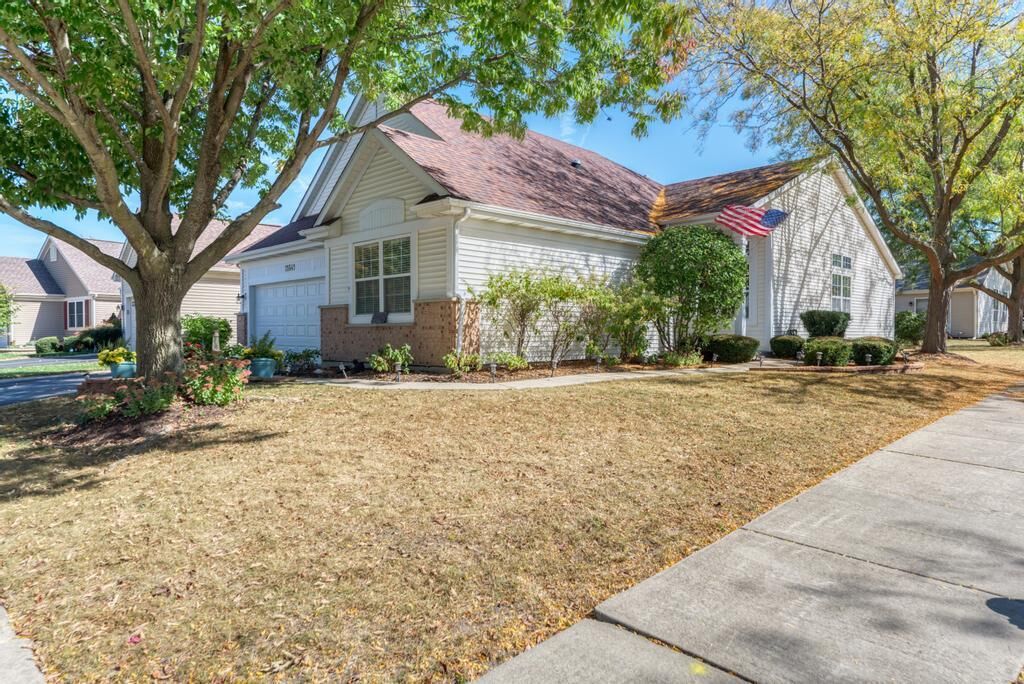 Property Photo:  21649 W Larch Drive  IL 60544 