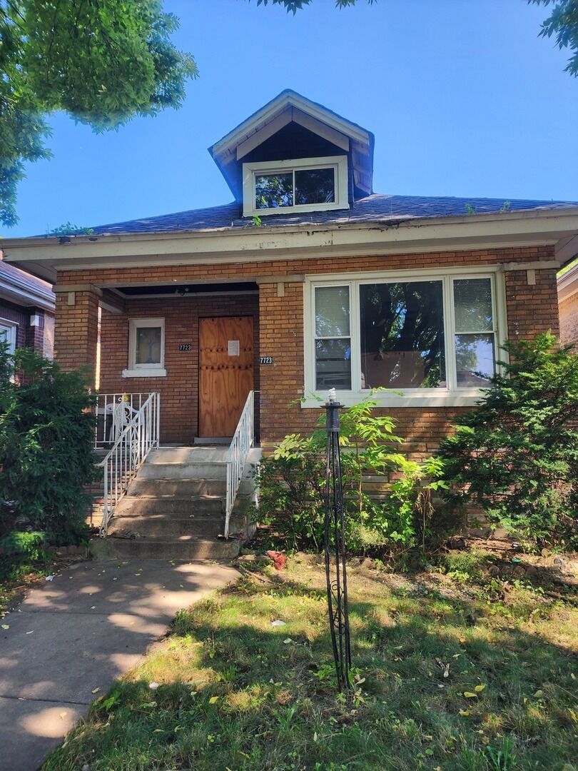 Property Photo:  7723 S Honore Street  IL 60620 