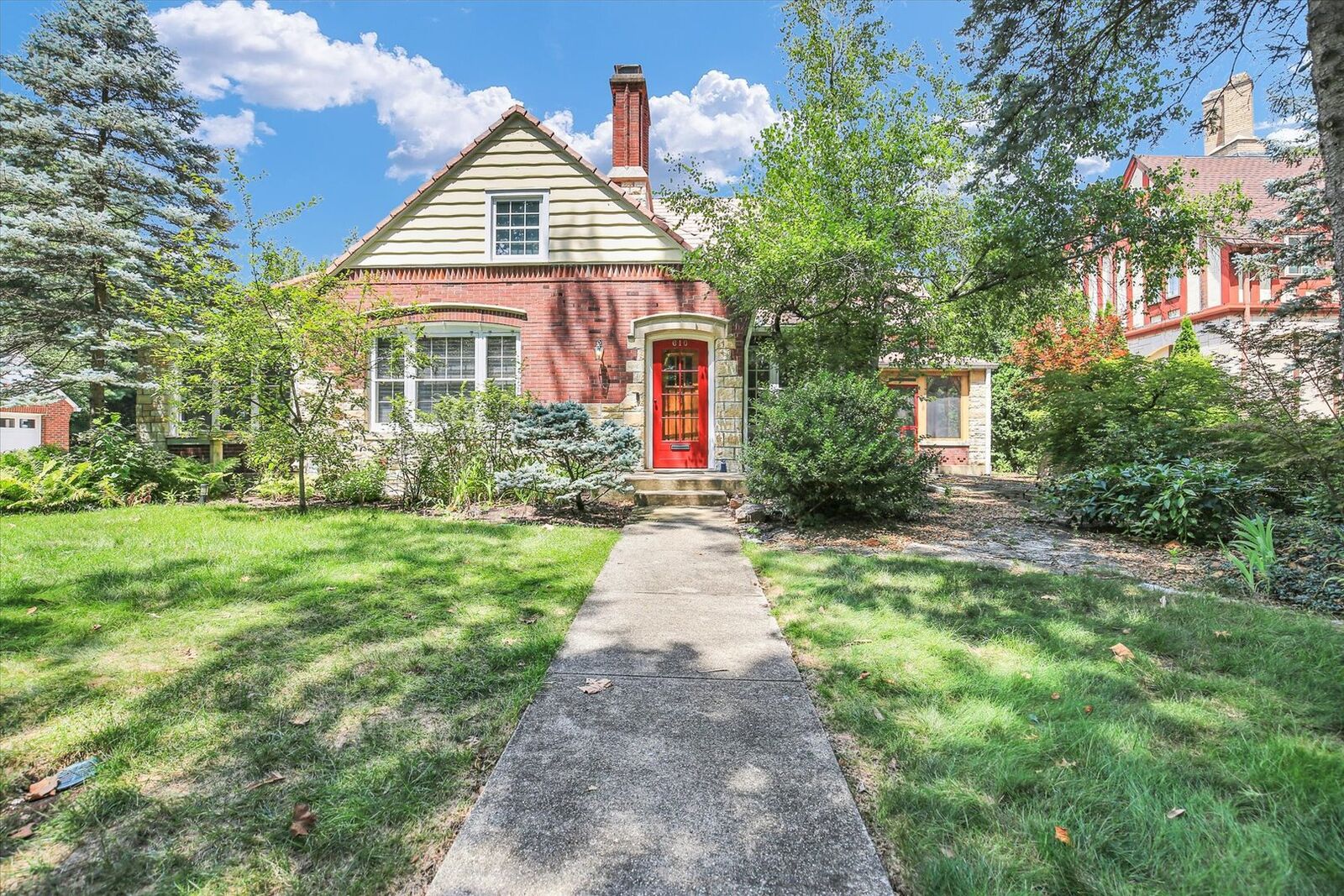 Property Photo:  610 W Ohio Street  IL 61801 