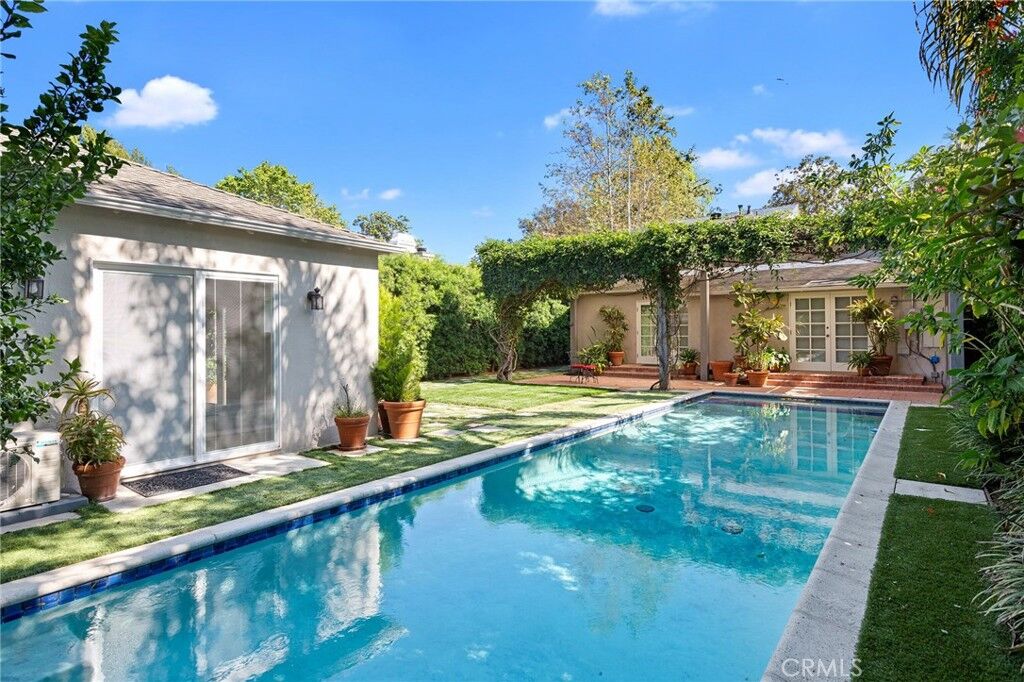 Property Photo:  12139 Hollyglen Place  CA 91604 