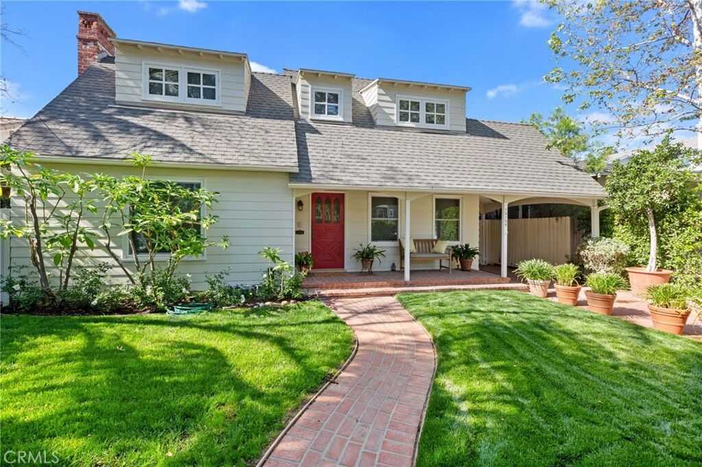 Property Photo: 12139 Hollyglen Place CA 91604