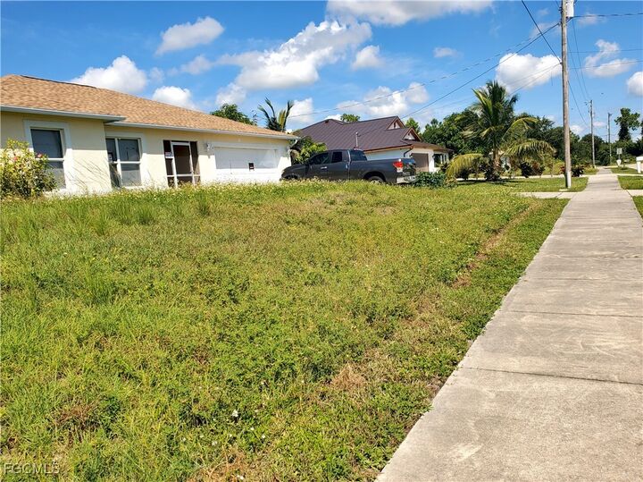 Property Photo:  913 Sara Avenue N  FL 33971 