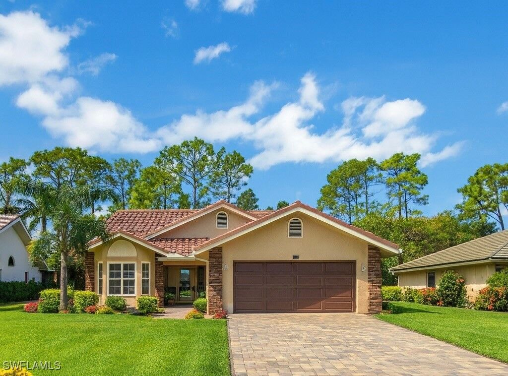 Property Photo:  421 Countryside Drive  FL 34104 